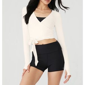 Alo Cropped Escalate Top (XS)